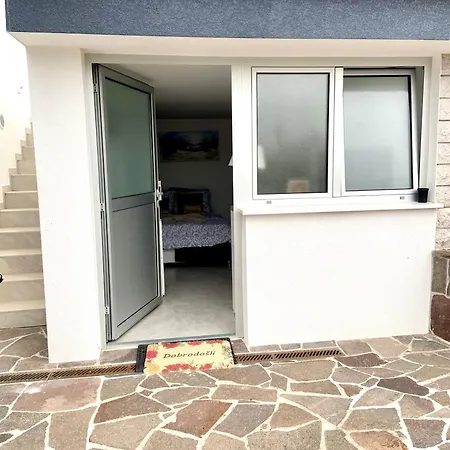 Escape Apartment *